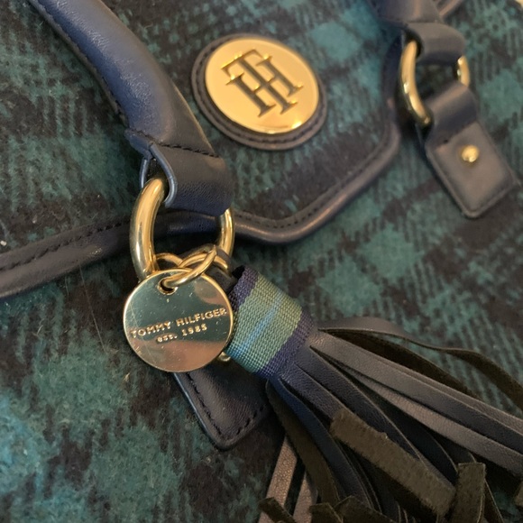 Tommy Hilfiger purse. Used. - Picture 2 of 7